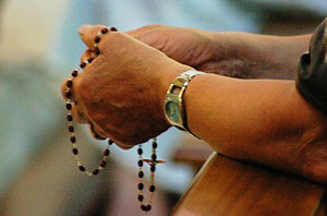 [hands-praying-rosary-7-as-m2.jpg]