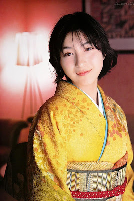 Sexy AV Girl Gallery: Sexy AV Girl Yellow Kimono