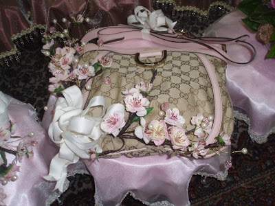 The wedding ring on a mini dais accompanied by crystal swans The Handbag The wedding ring on a mini dais accompanied by crystal swans The Handbag