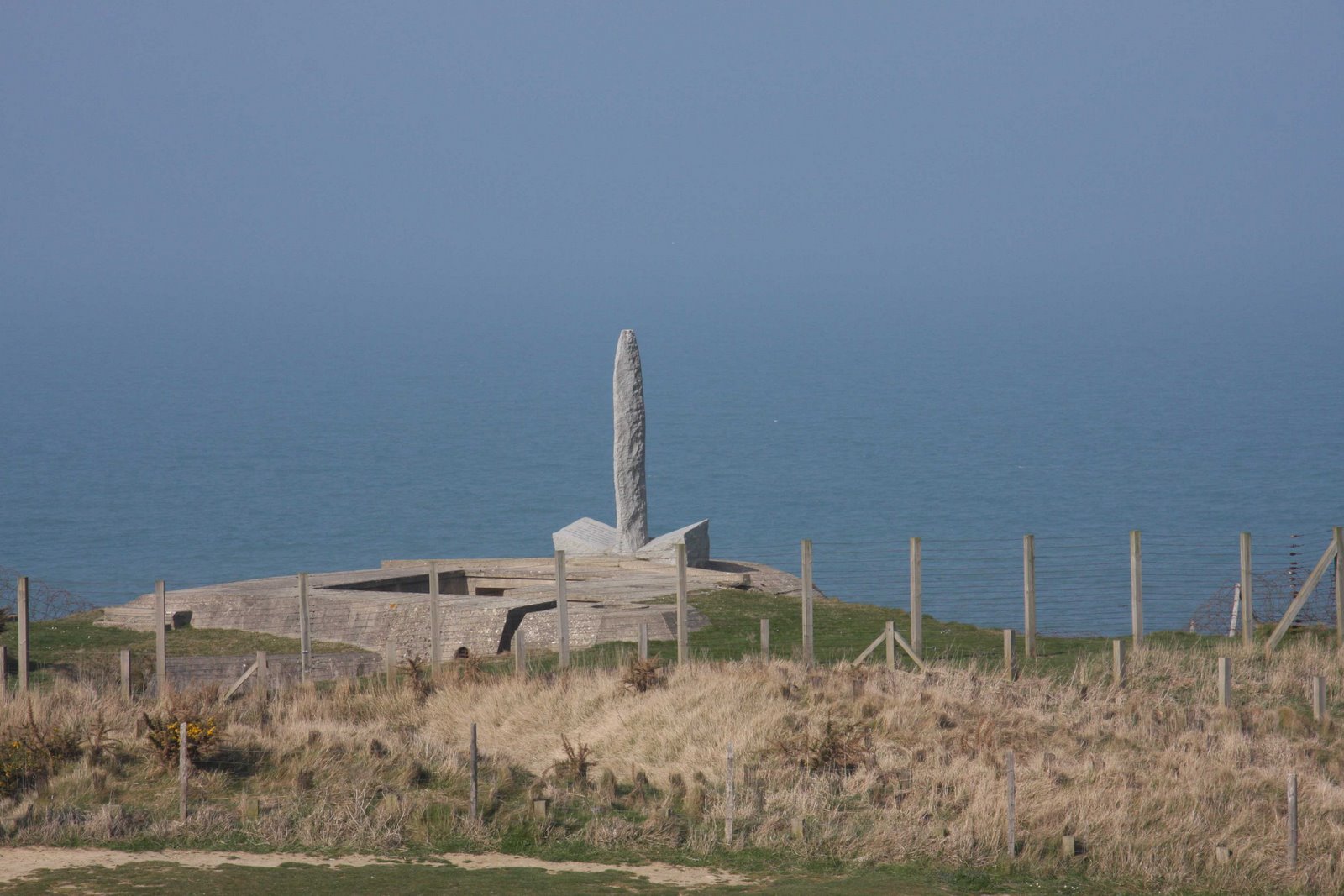 [normandy_point+du+hoc.jpg]