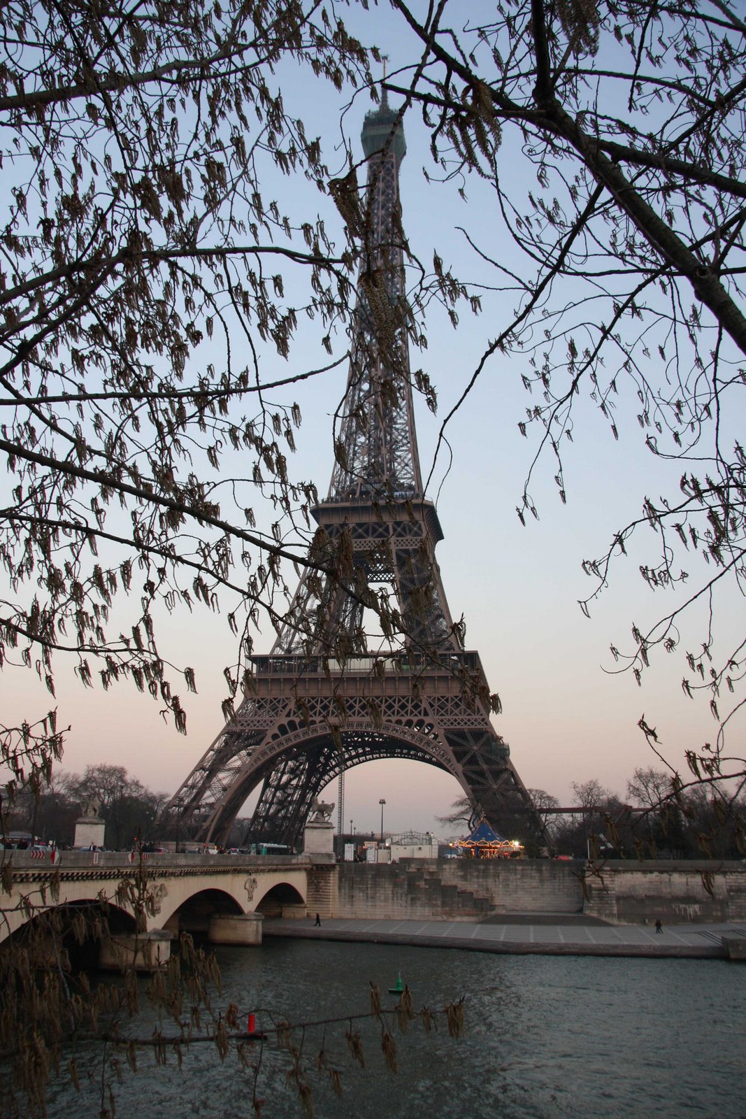 [paris_eiffel,+seine.jpg]