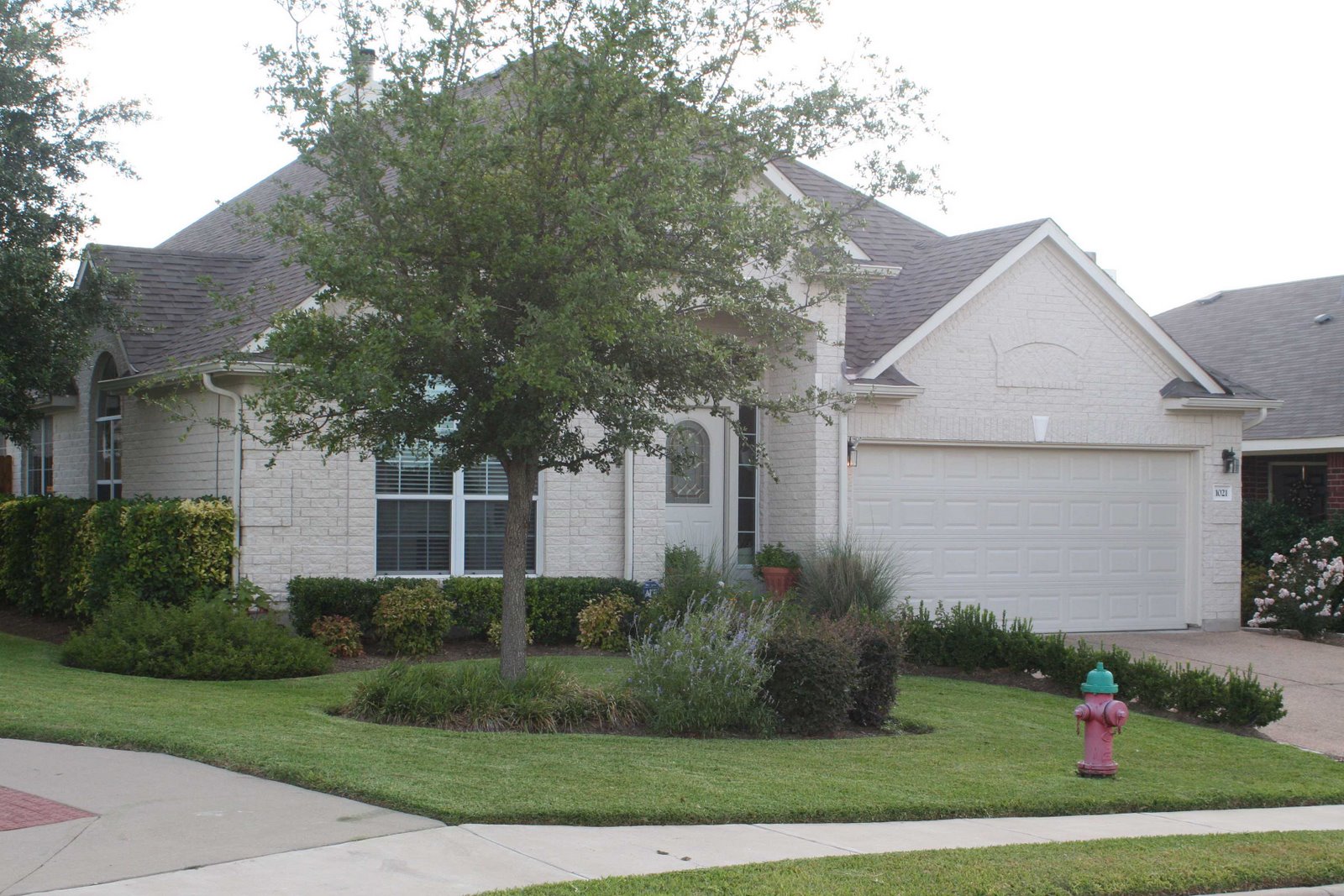 [exterior_front2.jpg]