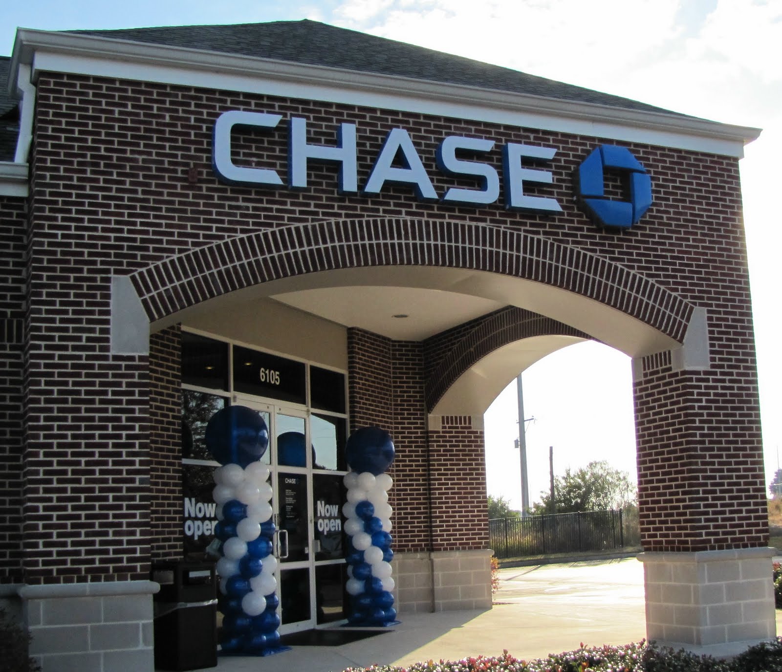Chase bank concert tickets Purchase tickets with your Chase card! Chase Lounge Created for our loyal Chase customers, the Chase Lounge offers complimentary food, soft drinks and other benefits before select concerts. Customers can access by registering for upcoming events at shopnew-l4xmtyae.tk *You must purchase a show ticket separately to gain entry.