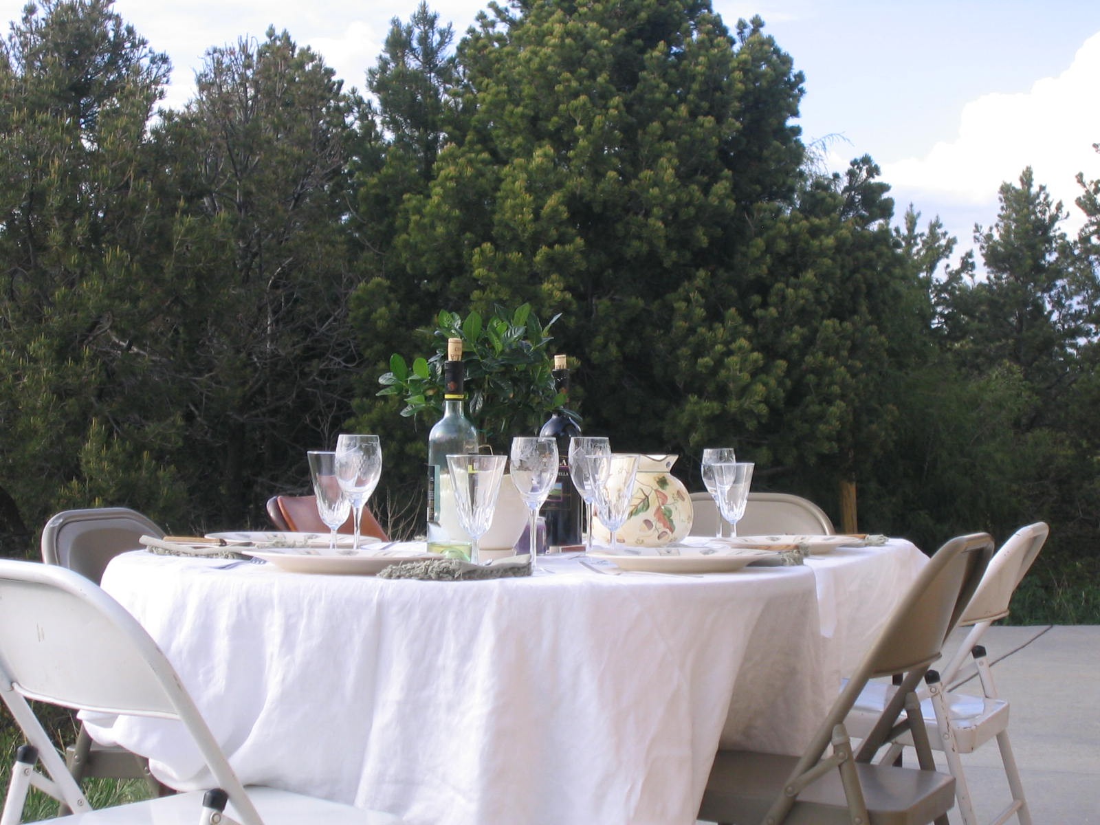 [MD+Table+Outdoors+II.JPG]