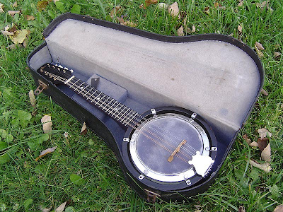 mando banjo