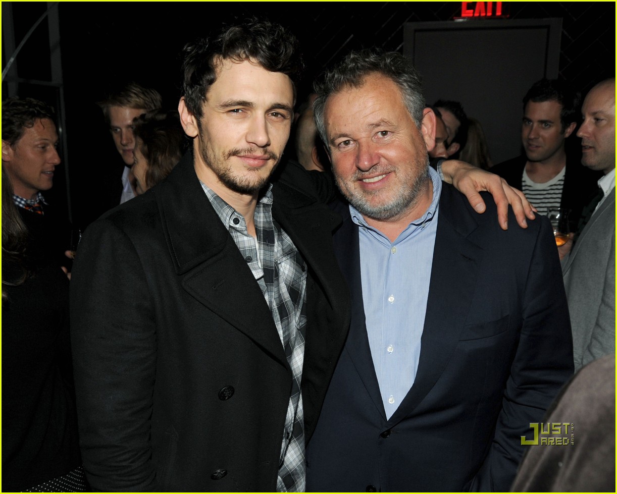 http://4.bp.blogspot.com/_0MAh0_Oa3iU/TLknVeJL_pI/AAAAAAAABKI/7P3PXzrrRH4/s1600/james-franco-palo-alto-book-launch-05.jpg