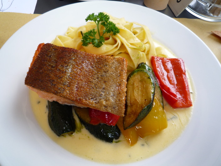 [P1080324.JPG]