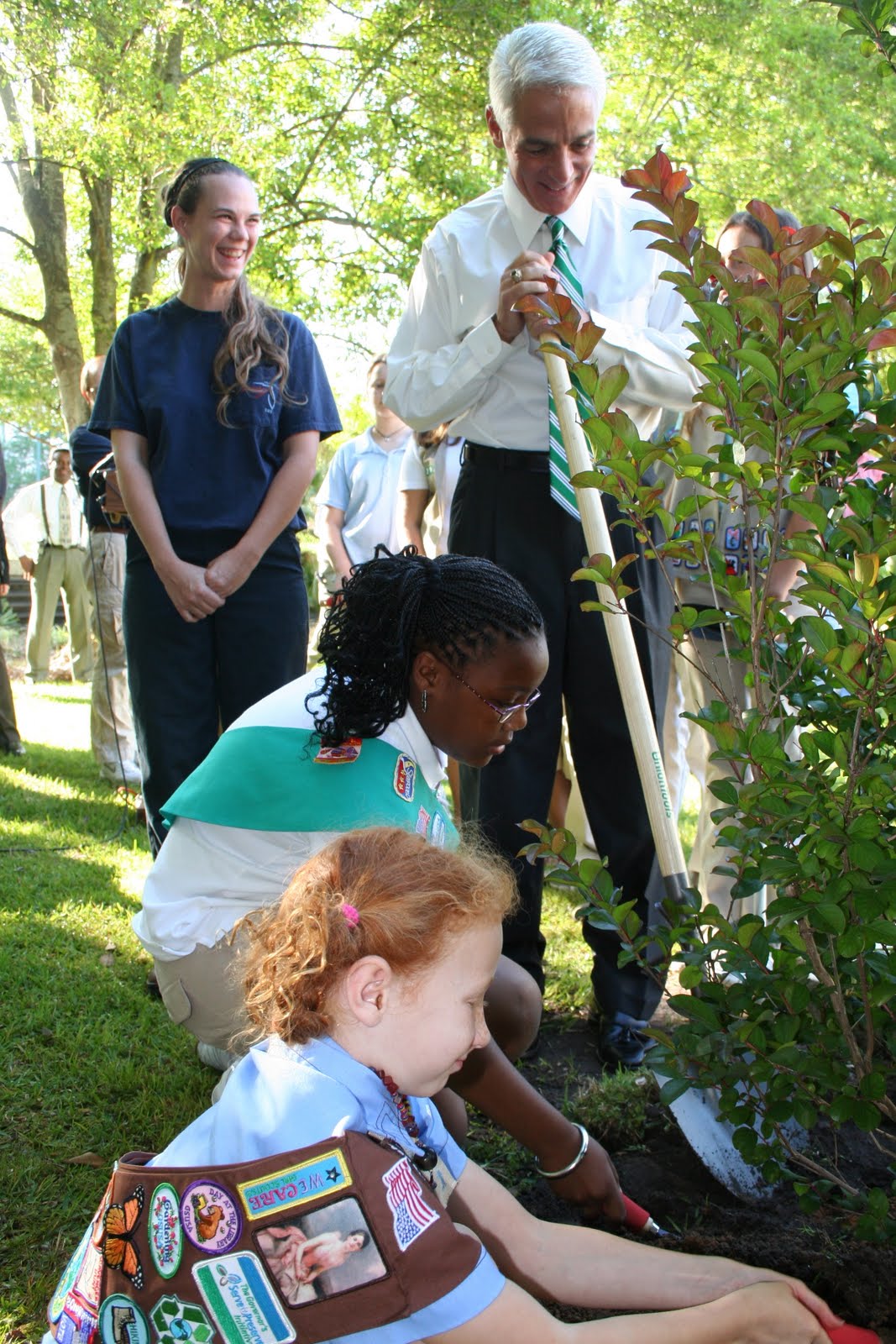 [4-24-09+Crist+Tree+planting.JPG]