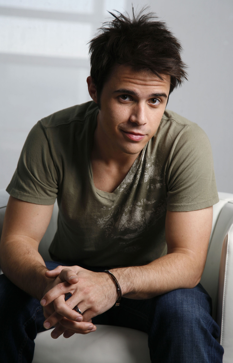 [940full-kris-allen.jpg]