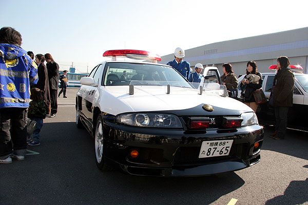 Japan%20police%20car%20nissan%20skyline%20gtr%204.jpg