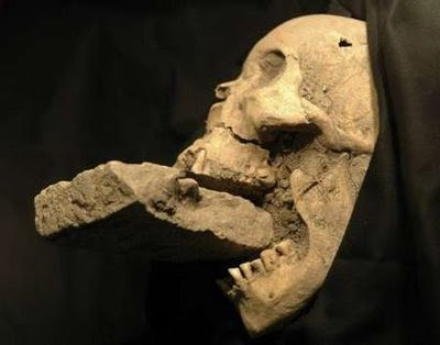 female-vampire photo