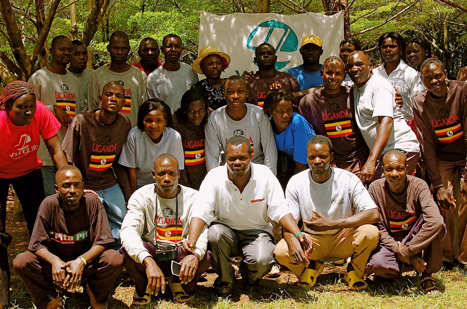 [YL+Uganda+Leadership+Team+-+2007+Summer+Camp.JPG]
