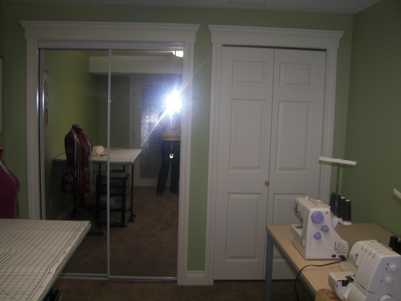 [sewing+room+189.JPG]