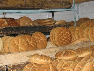 Pour le Ramadan, le pain se vend au marche noir ... machallah  Pain+tunisie
