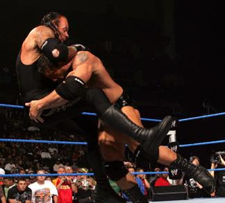 WWE SummerSlam 2011. Resultados 1era Parte Batista+spears+undertaker