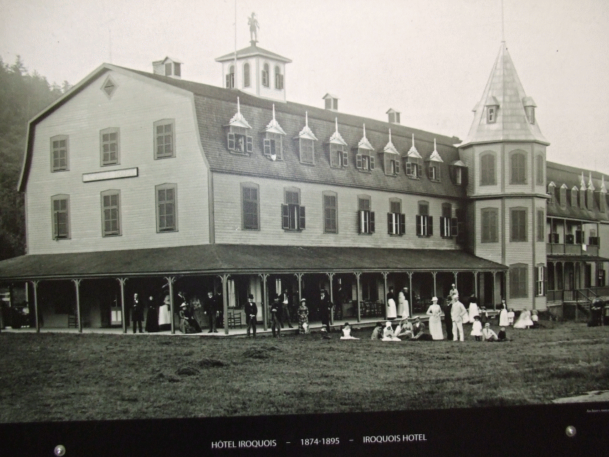 In Montreal Mont St Hilaire Atractii turistice Montreal QC