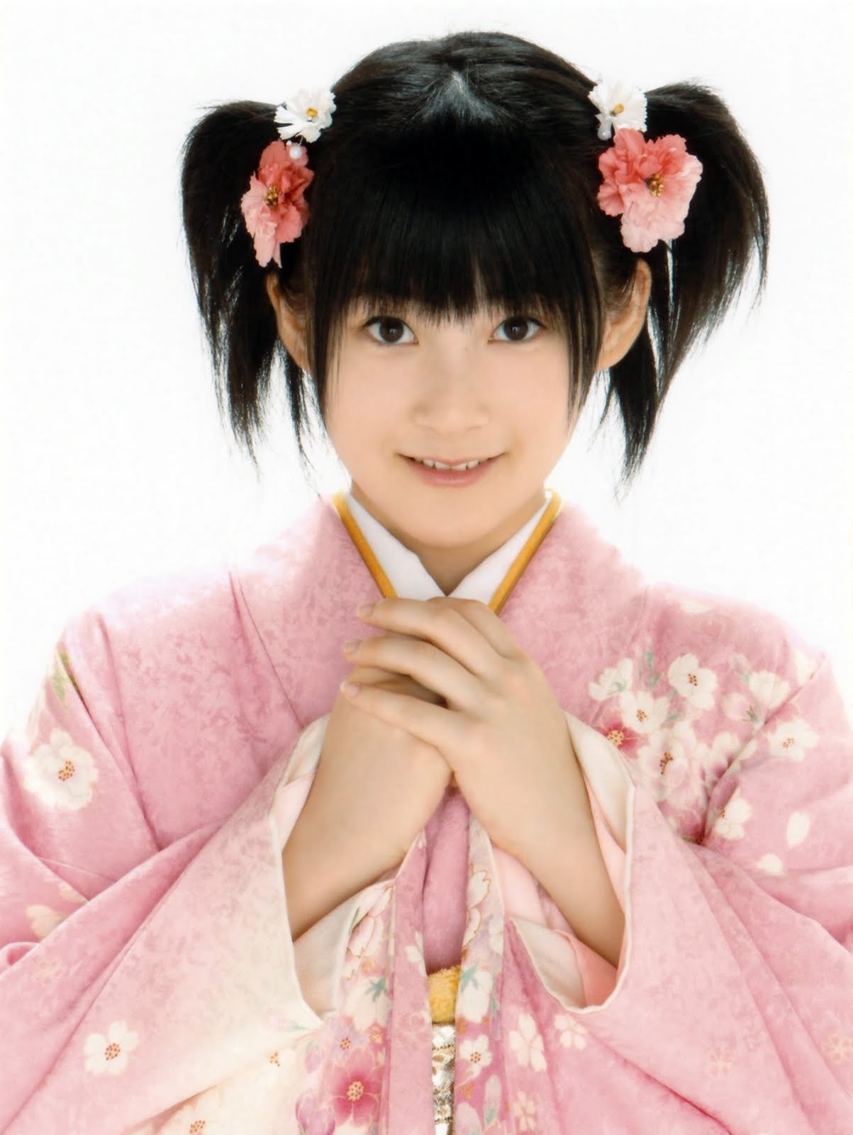 Ari Nikki Momoko Tsugunaga Kimono.