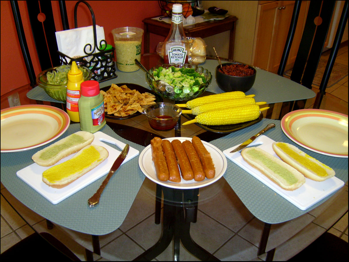 [chili+dog+table.JPG]