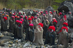 Praying statues with red hats