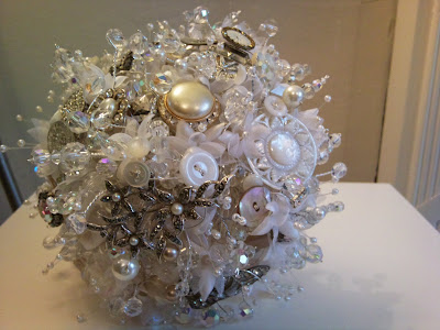 I love the soft sparkle of these Sparkling Crystal Bouquets