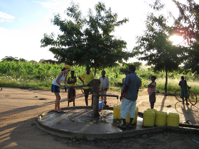 pumping water in Gilé