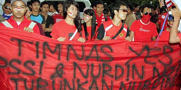 http://4.bp.blogspot.com/_0tKmyiPlG8o/TR3L766l0wI/AAAAAAAAAFg/aBM8-ei9gkg/s1600/demo-nurdin-halid.jpg