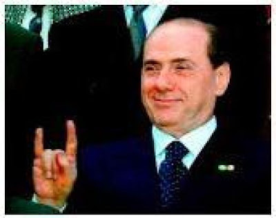 IADUL PE PAMANT Berlusconi-satan-hand