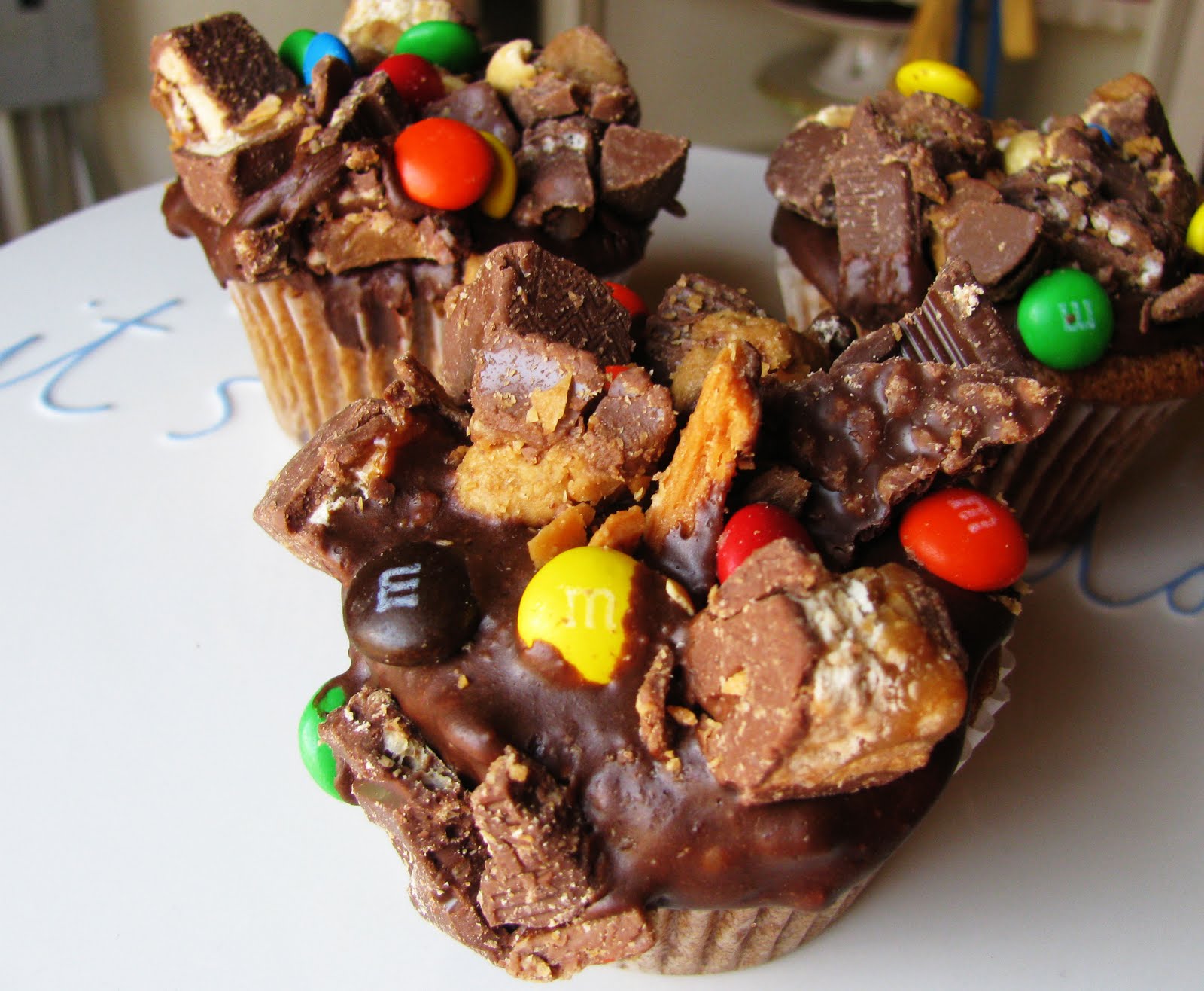 Fahrenheit 350° Candy Bar Cupcakes
