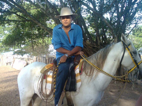 EL SHOW DE REYNALDO ARMAS Y SUS AMIGOS: EL GUERRERO EN EL HATO EL CEDRÁL