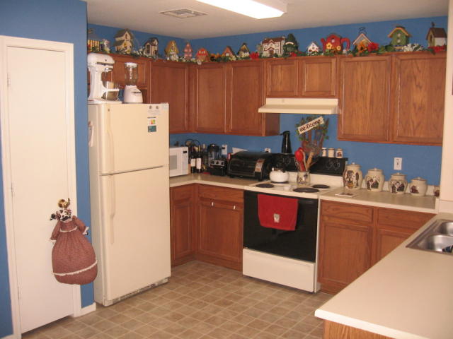 ideas for decorating above kitchen cabinets ideas for decorating above cabinets between3sisters ideas for decorating above kitchen cabinets ideas for decorating above cabinets between3sisters