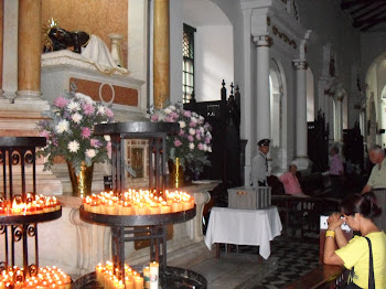 En Medellín hay seguridad privada en algunos templos...