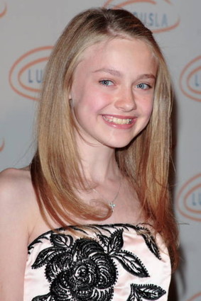 [dakota_fanning_new_moon.jpg]