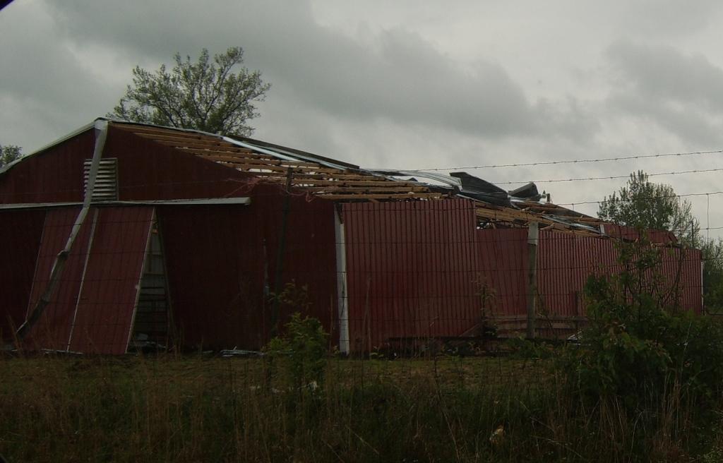 [tornado+damage+2.JPG]
