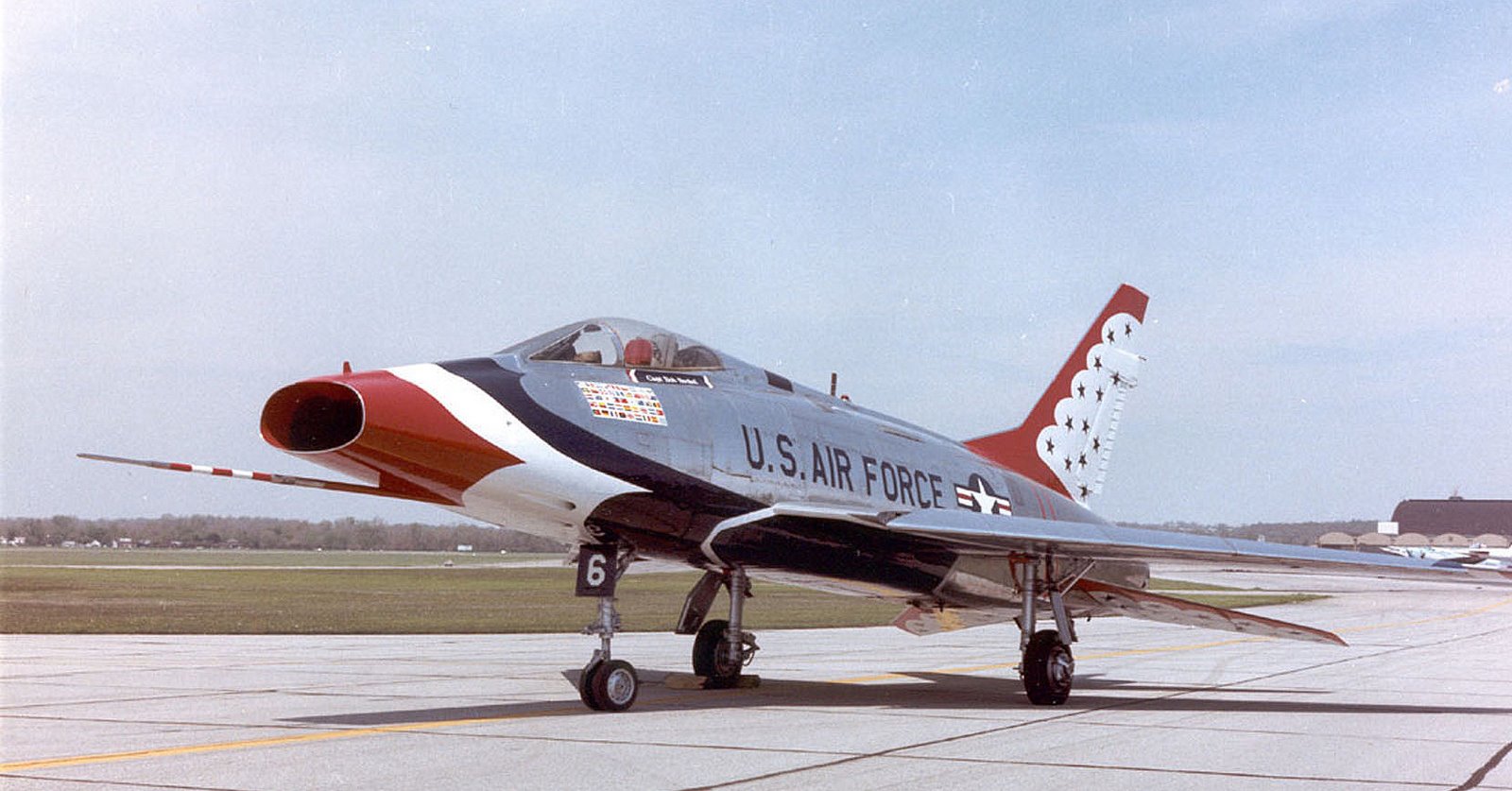 [North_American_F-100D_Super_Sabre_USAF.jpg]