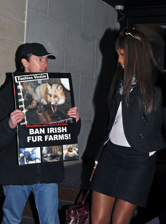 [naomi-campbell12100802.jpg]