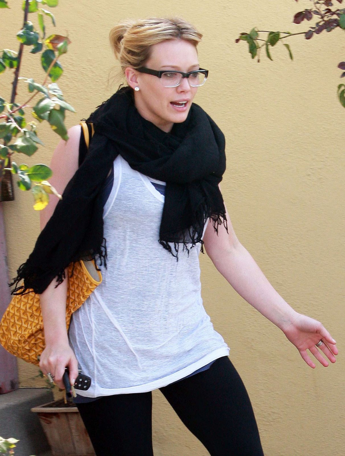 [hilary_duff_01.jpg]