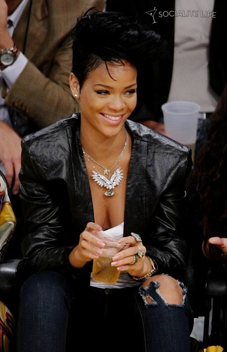 [gallery_main-rihanna-lakers-06082009-18.jpg]