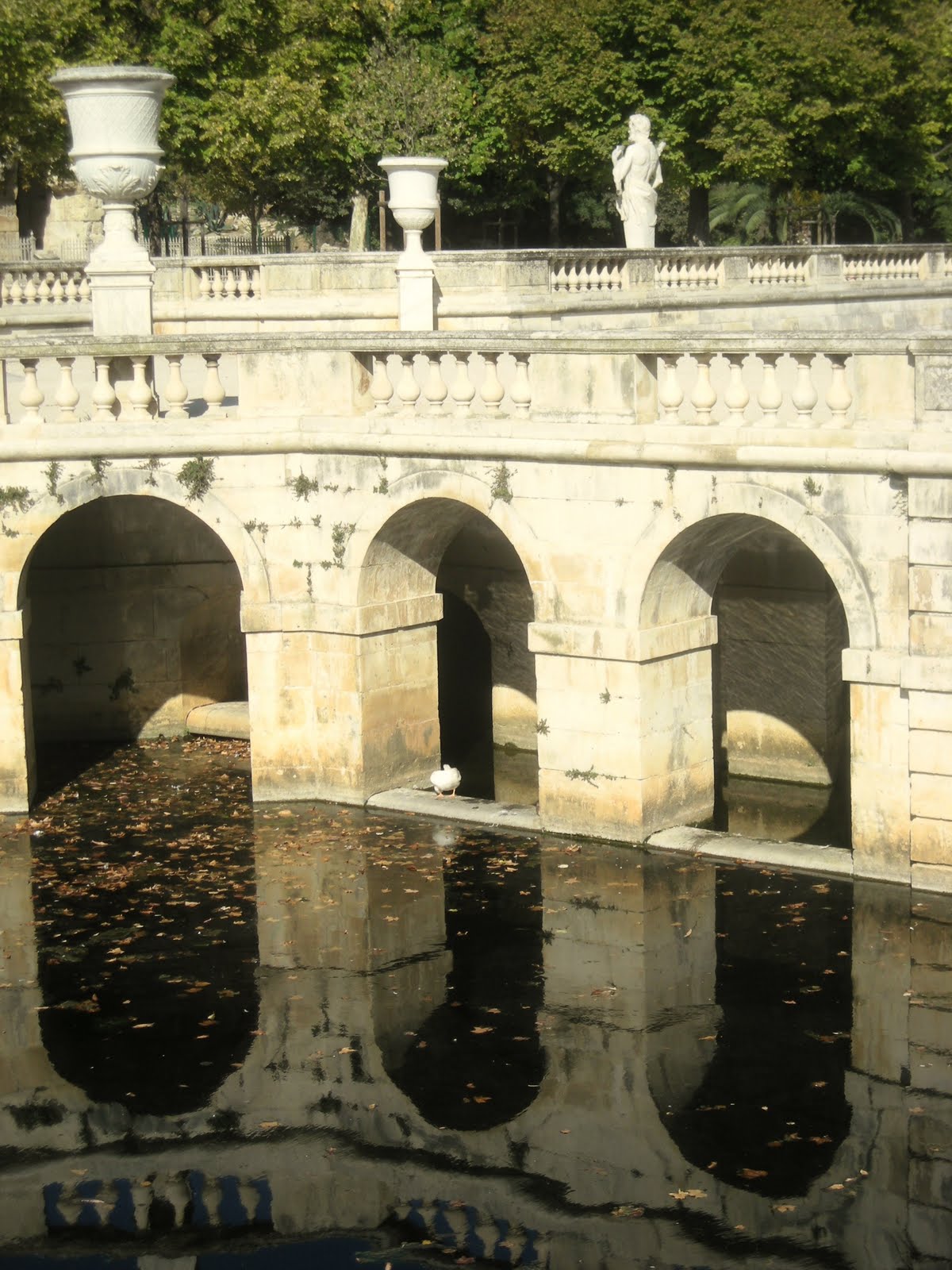 [0210+Nimes+009.JPG]