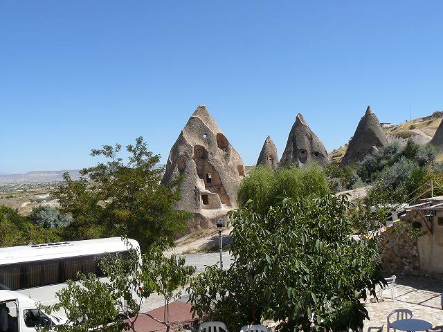 [ﾚｽﾄﾗﾝの前.jpg]