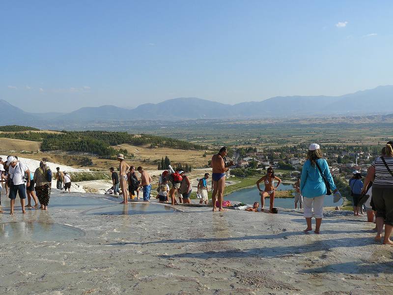 [歩く人々２.jpg]