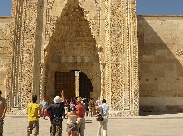 [隊商宿の門.jpg]