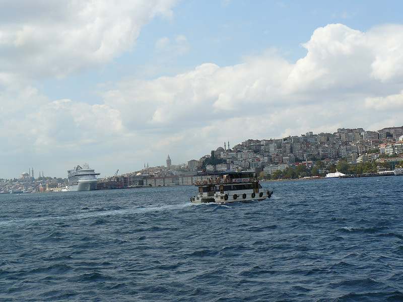 [往来する船.jpg]