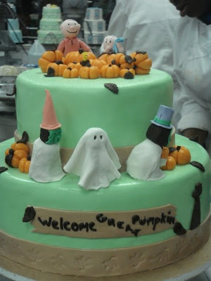 full shot of the great pumpkin charlie brown cake