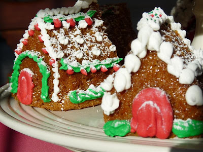mini gingerbread houses, Snowy Village Cakelet Pan Williams-Sonoma ButterYum
