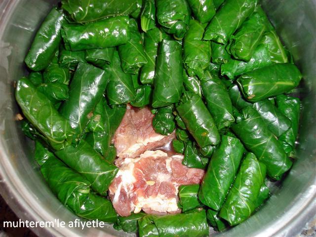 Muhterem�le Afiyetle KEMİKLİ ETLİ, KARALAHANA SARMASI