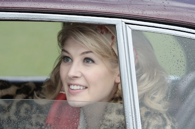 I finally watch An Education and want Rosamund Pik... Picture+22