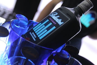 Ballantine's lança primeiro whisky com iluminação própria