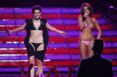 Kara DioGuardi in a bikini Kara DioGuardi with Bikini girl