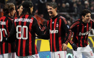 Jugadores del Milan celebrando un gol