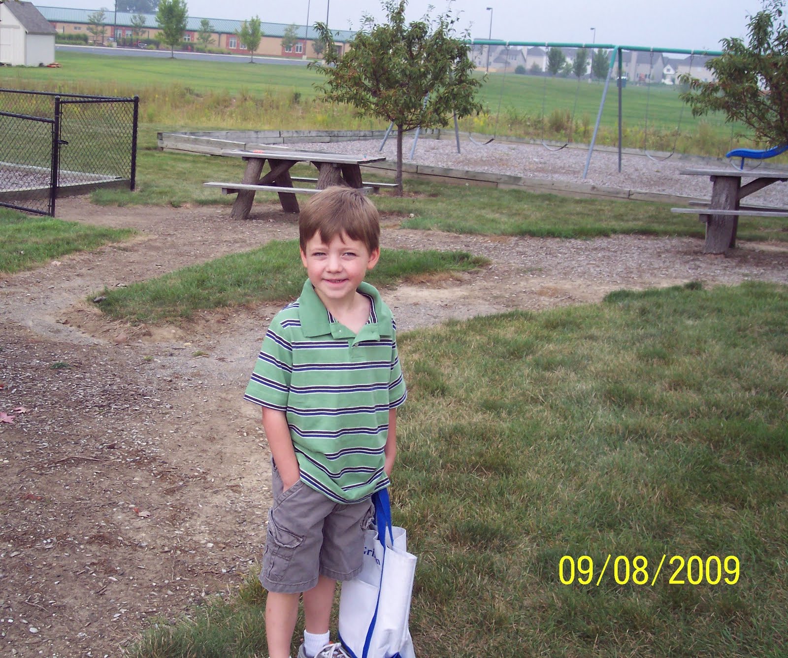 [First+day+of+school+'09+032.JPG]